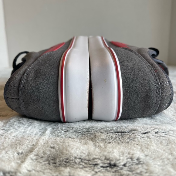 Nike Toki Low Suede Casual shoe . Boys size 5 - Picture 10 of 15